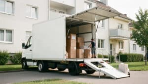 Camion de 20 m³ avec hayon pour déménager sereinement